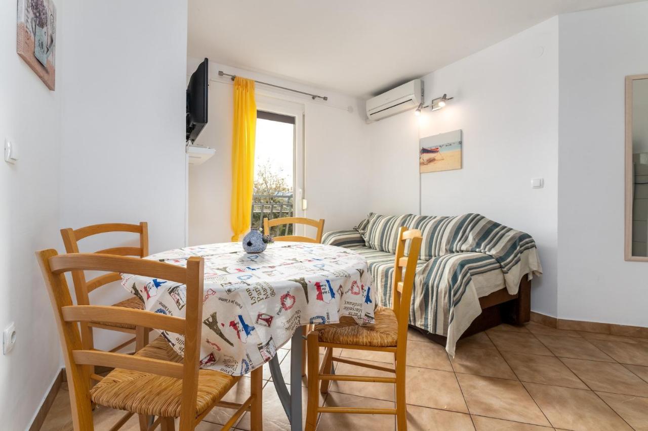 Apartments With A Parking Space Baska, Krk - 13907 المظهر الخارجي الصورة