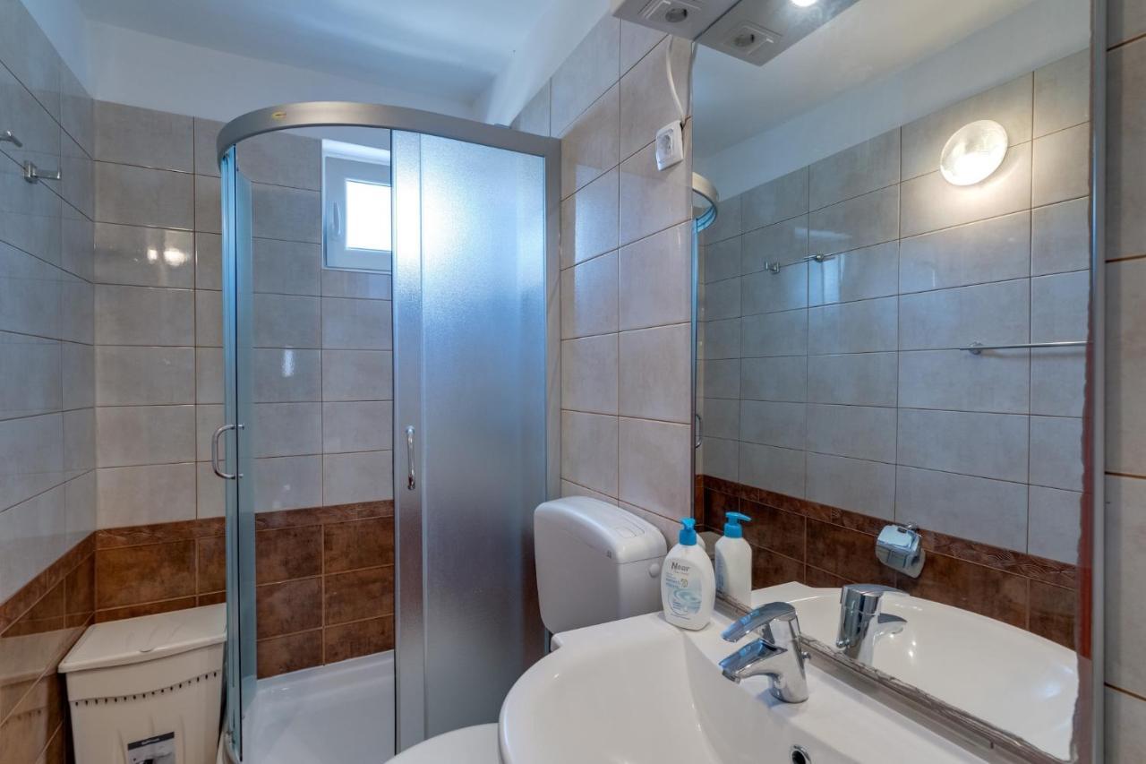 Apartments With A Parking Space Baska, Krk - 13907 المظهر الخارجي الصورة