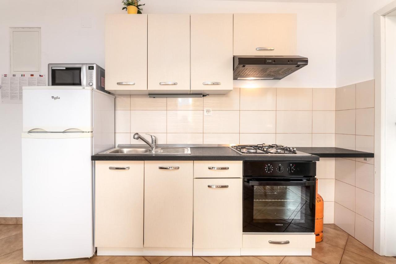 Apartments With A Parking Space Baska, Krk - 13907 المظهر الخارجي الصورة