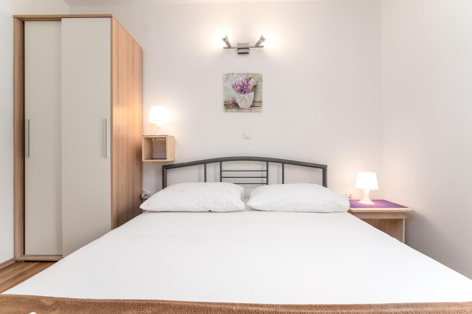 Apartments With A Parking Space Baska, Krk - 13907 الغرفة الصورة