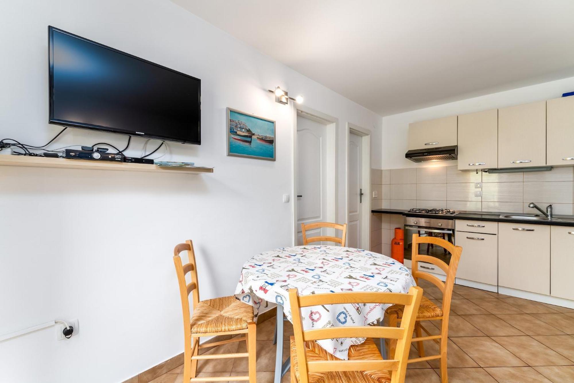 Apartments With A Parking Space Baska, Krk - 13907 الغرفة الصورة