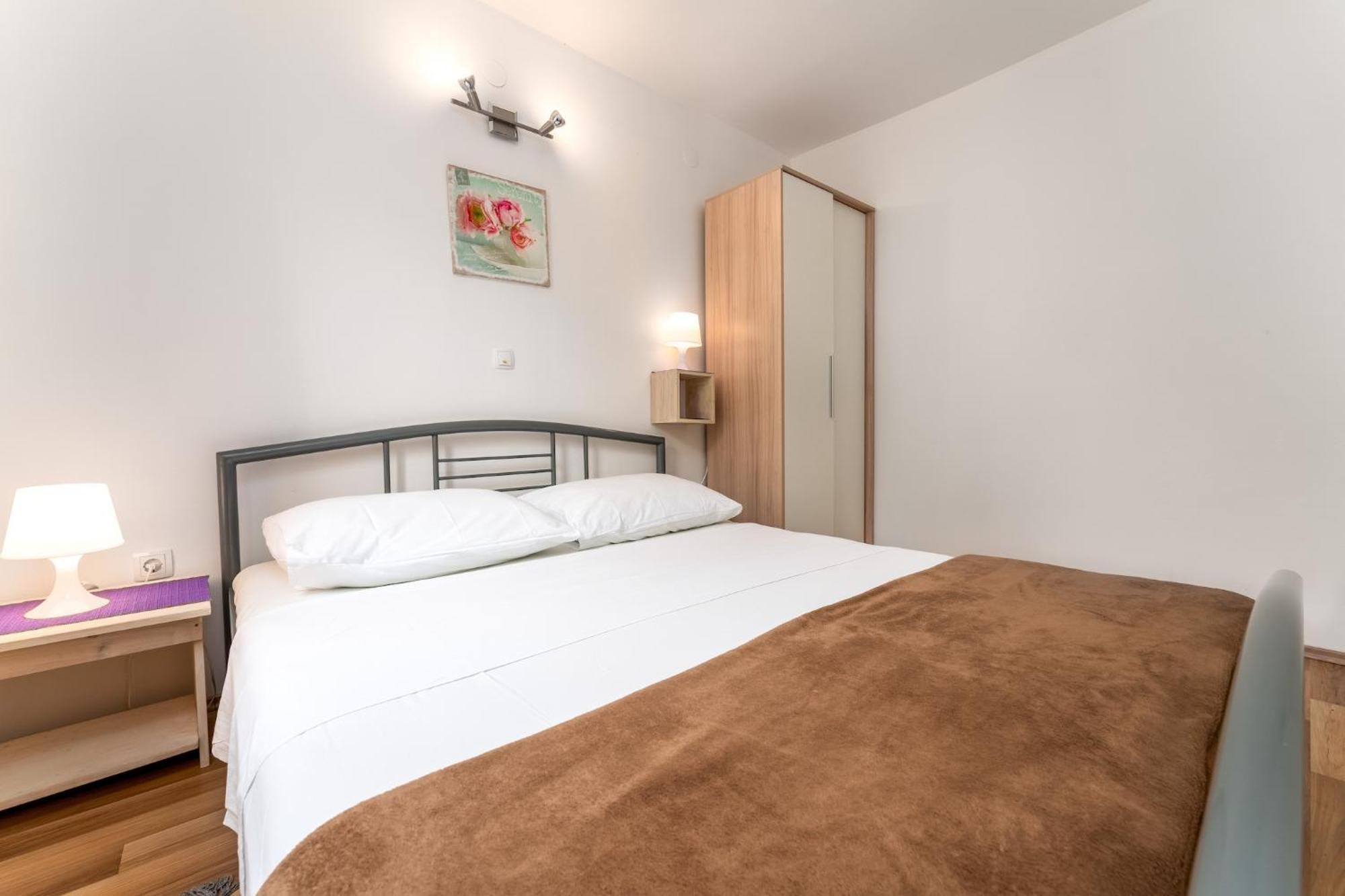Apartments With A Parking Space Baska, Krk - 13907 الغرفة الصورة
