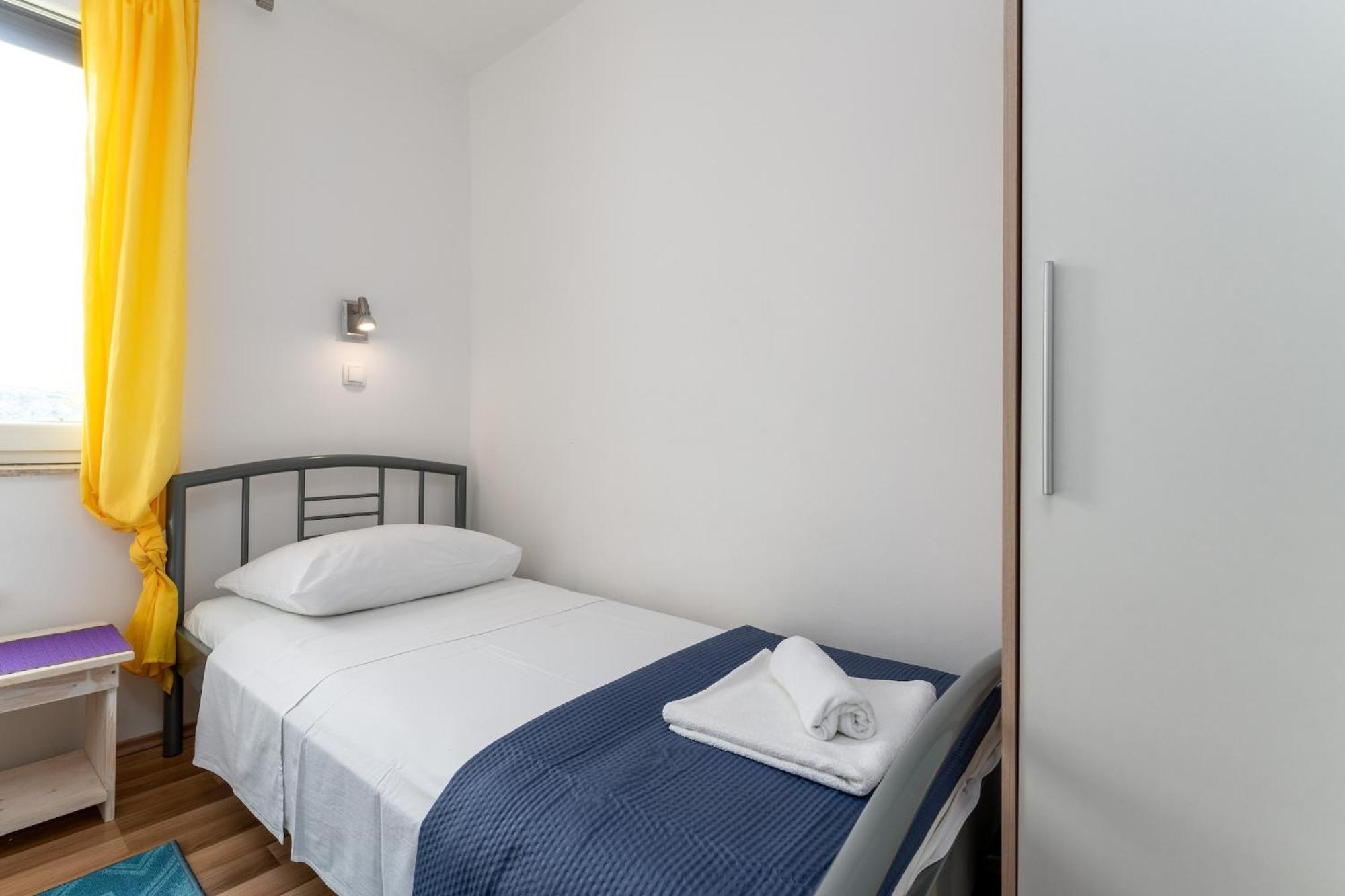 Apartments With A Parking Space Baska, Krk - 13907 الغرفة الصورة